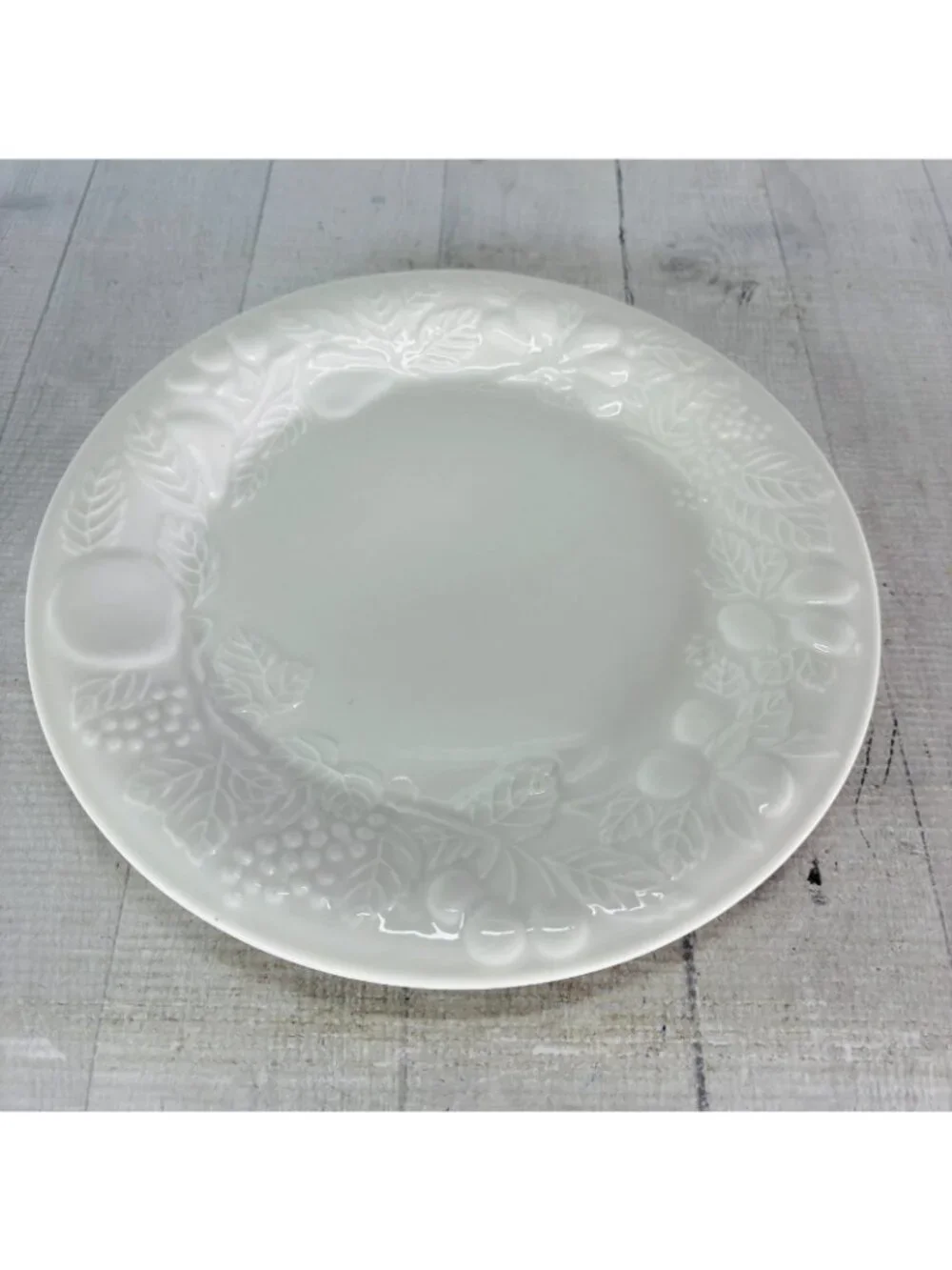 Gibson FRUIT Embossed Fruit White Shades Ceramic 10 1/8